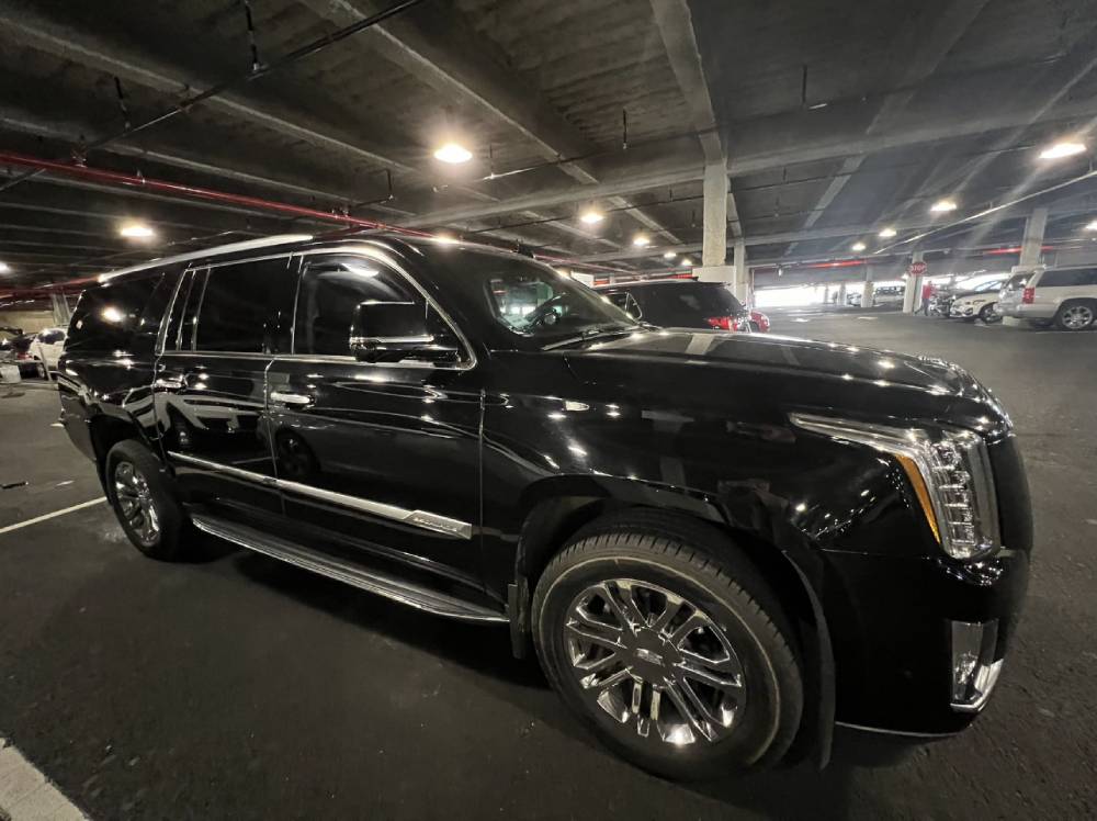 Comparing Luxury Car Services to Traditional Taxis in NYC